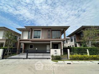 For sale 4 bedrooms house in Bang Kapi, Bangkok