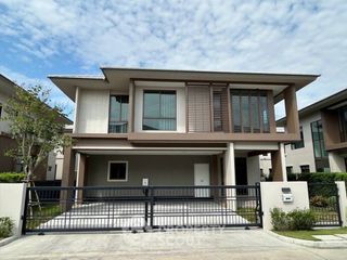 For sale 4 bedrooms house in Bang Kapi, Bangkok
