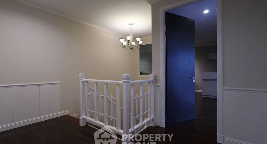 For rent 3 ベッドルーム condo in Huai Khwang, Bangkok