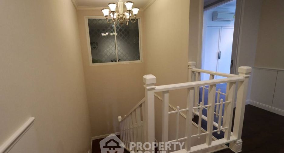 For rent 3 ベッドルーム condo in Huai Khwang, Bangkok