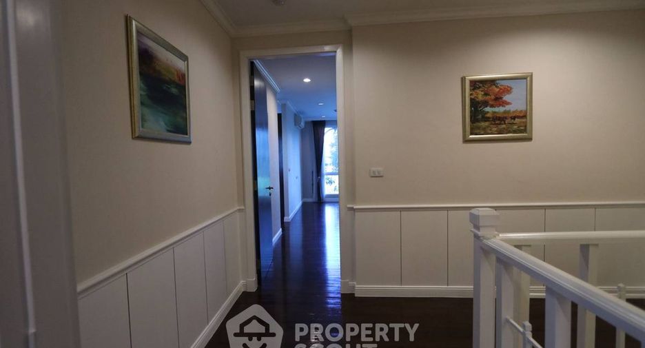 For rent 3 ベッドルーム condo in Huai Khwang, Bangkok