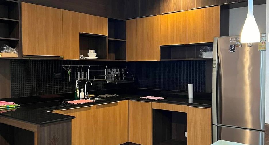 For rent 3 bedrooms condo in Ratchathewi, Bangkok