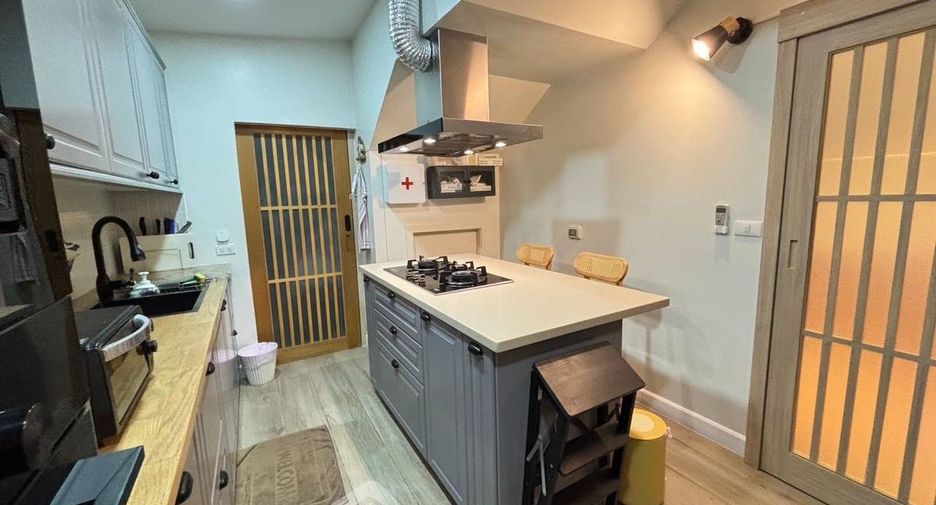 For rent and for sale 5 bedrooms house in Bang Phli, Samut Prakan