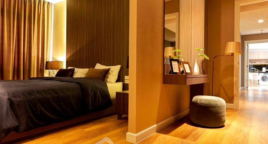 For sale 3 bedrooms condo in Khlong Toei, Bangkok