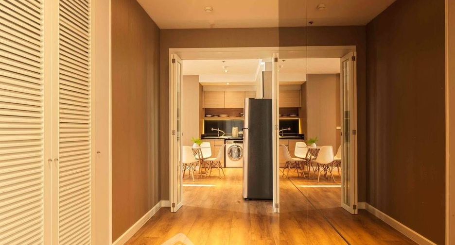 For sale 3 bedrooms condo in Khlong Toei, Bangkok