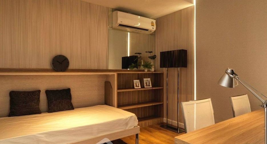 For sale 3 bedrooms condo in Khlong Toei, Bangkok