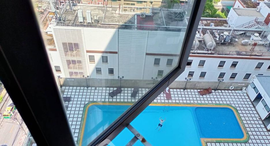 For sale 3 bedrooms condo in Khlong Toei, Bangkok