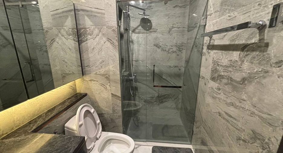 For sale 1 bed condo in Khlong Toei, Bangkok