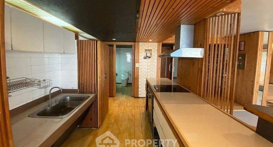 À vendre 3 chambres condo à Phra Khanong, Bangkok
