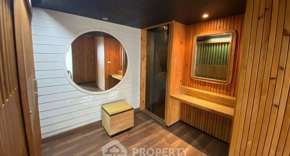 À vendre 3 chambres condo à Phra Khanong, Bangkok
