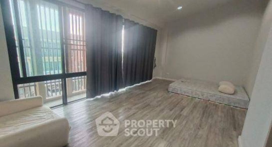 For rent and for sale 4 bedrooms townhouse in Lat Krabang, Bangkok
