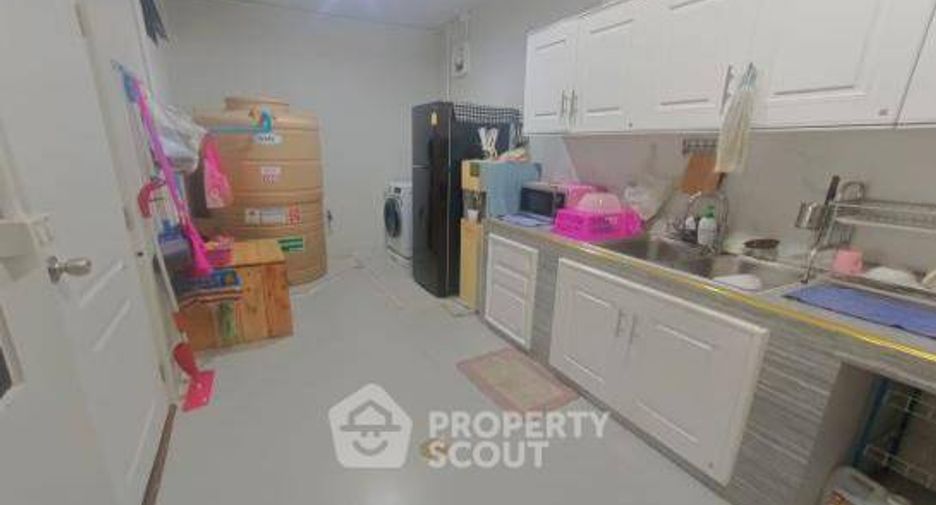 For rent and for sale 4 bedrooms townhouse in Lat Krabang, Bangkok