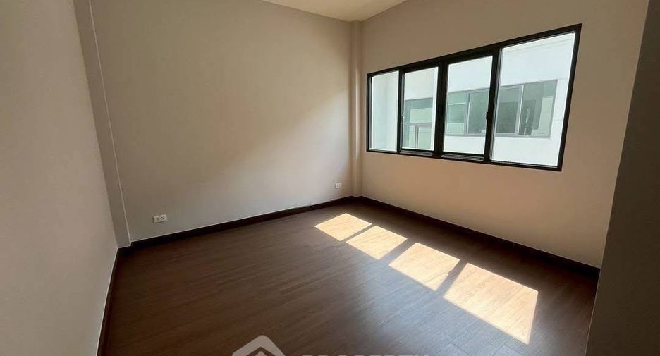 Casa en venta de 5 habitaciones en Bang Phli, Samut Prakan