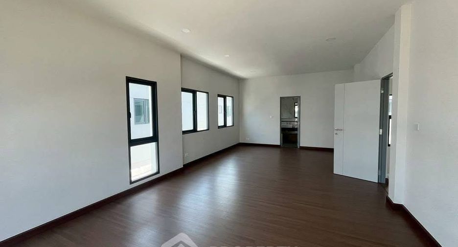 Casa en venta de 5 habitaciones en Bang Phli, Samut Prakan
