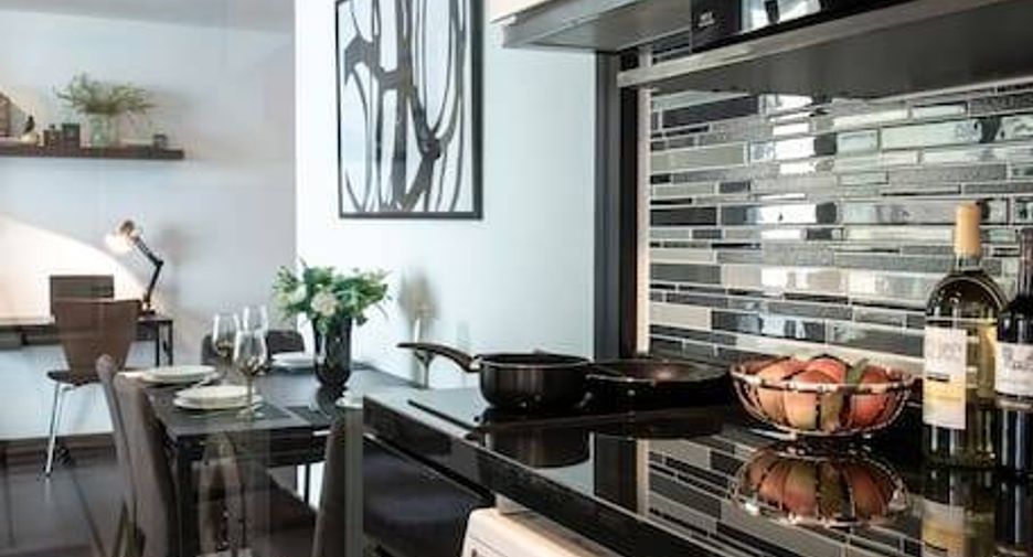 For rent 2 bedrooms condo in Khlong San, Bangkok
