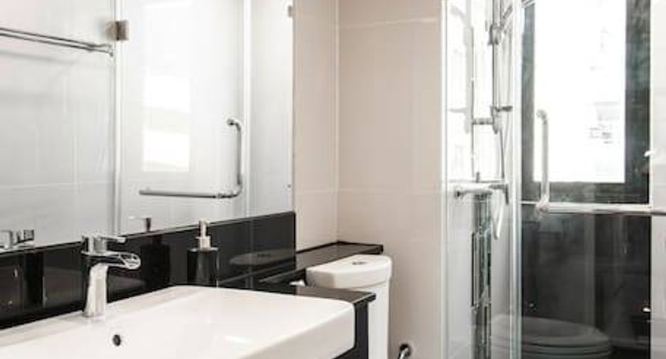 For rent 2 bedrooms condo in Khlong San, Bangkok
