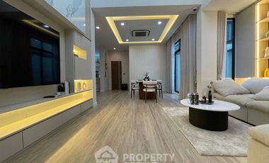 Haus zum Kauf mit 3 Zimmer in Phra Khanong, Bangkok