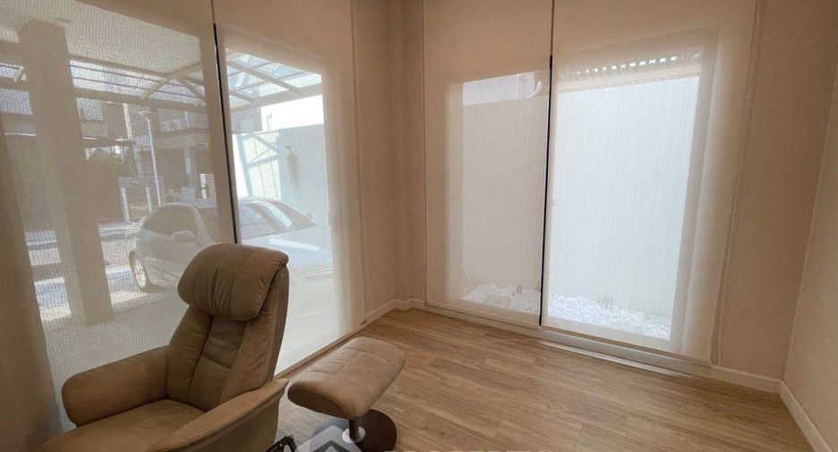 For rent and for sale 3 bedrooms house in Phra Khanong, Bangkok