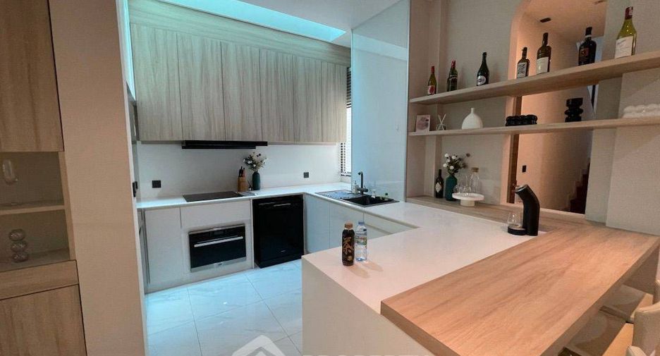 For rent and for sale 3 bedrooms house in Phra Khanong, Bangkok
