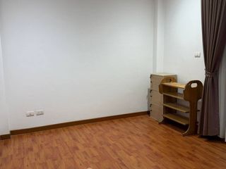 For rent 3 bedrooms townhouse in Lat Krabang, Bangkok
