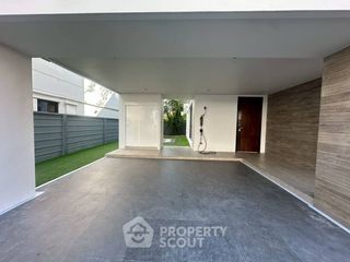 For rent 4 bedrooms house in Huai Khwang, Bangkok