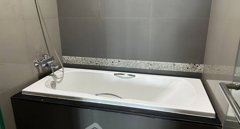For sale 1 bed condo in Khlong Toei, Bangkok