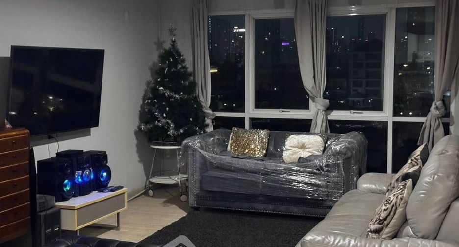 For sale 3 bedrooms condo in Watthana, Bangkok