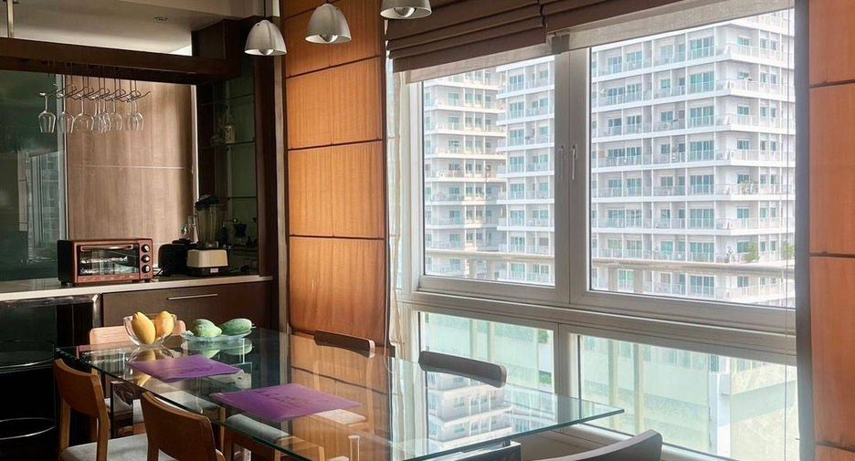 For sale 3 bedrooms condo in Watthana, Bangkok