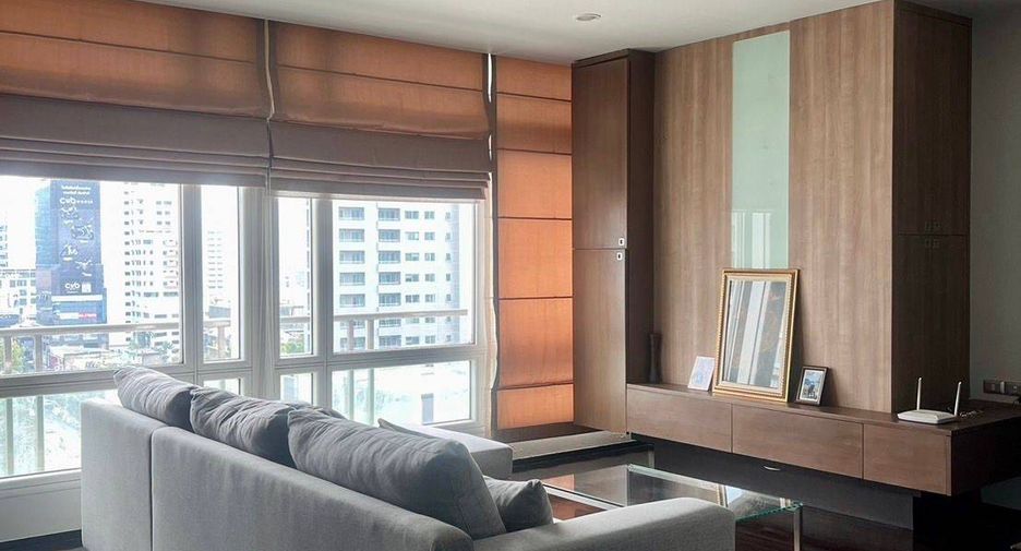 For sale 3 bedrooms condo in Watthana, Bangkok