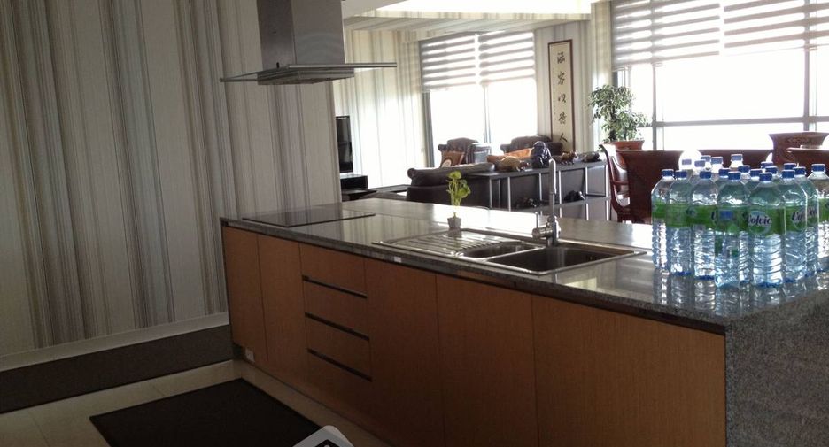 For sale 3 bedrooms condo in Yan Nawa, Bangkok
