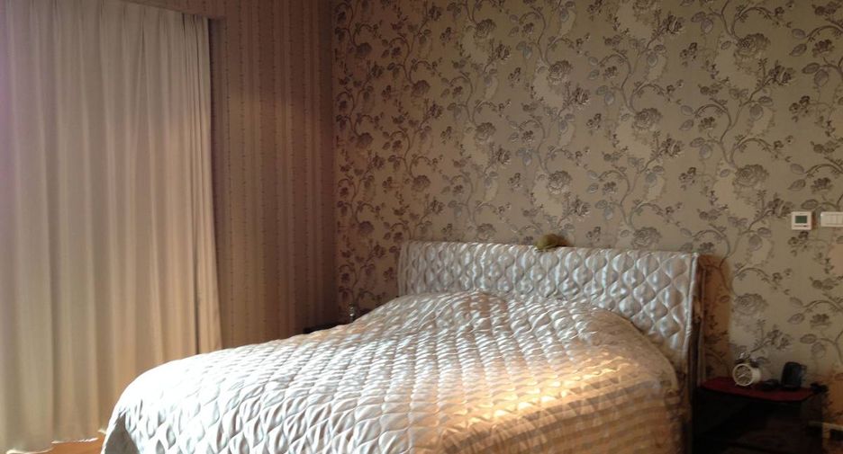 For sale 3 bedrooms condo in Yan Nawa, Bangkok