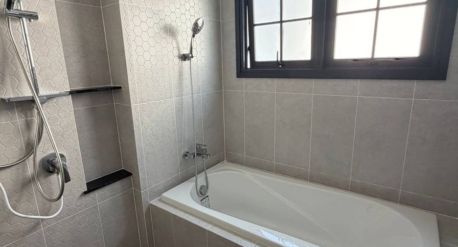 For rent 4 bedrooms house in Bang Phli, Samut Prakan