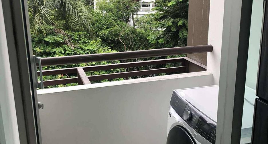 For sale 1 bed condo in Khlong Toei, Bangkok