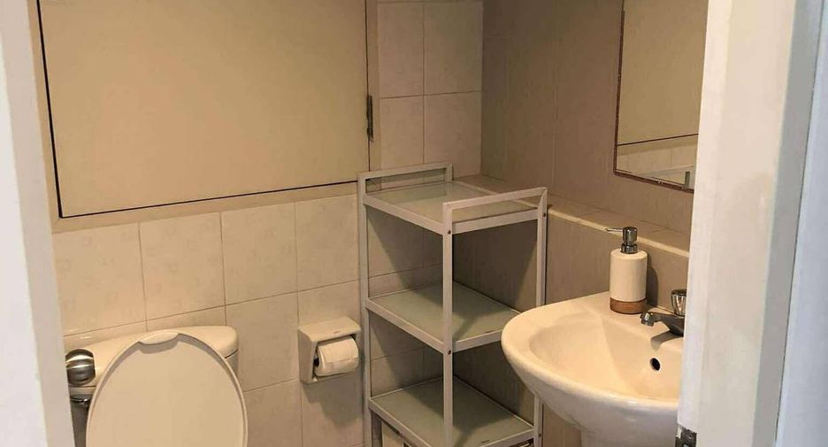 For sale 1 bed condo in Khlong Toei, Bangkok