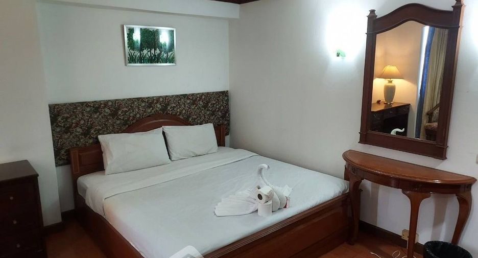 For sale 1 bed condo in Khlong Toei, Bangkok