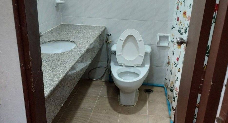 For sale 1 bed condo in Khlong Toei, Bangkok