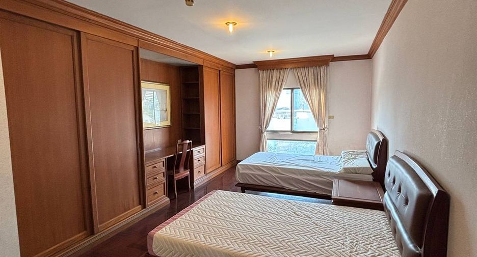 For sale 3 bedrooms condo in Watthana, Bangkok