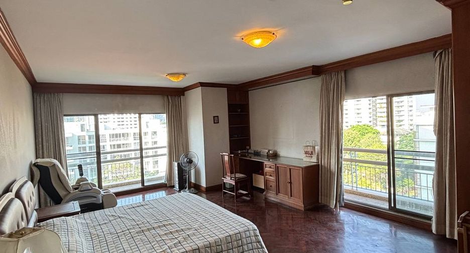 For sale 3 bedrooms condo in Watthana, Bangkok