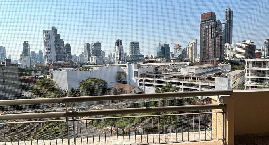 For sale 3 bedrooms condo in Watthana, Bangkok