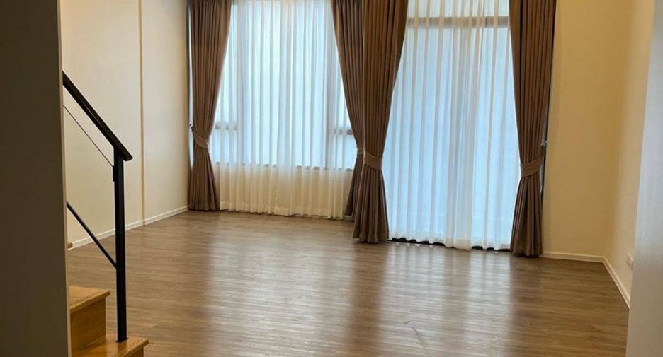 For sale 3 bedrooms condo in Khan Na Yao, Bangkok