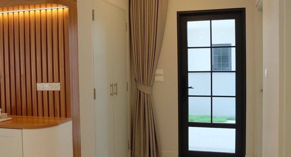 Casa en alquiler de 4 habitaciones en Bang Phli, Samut Prakan
