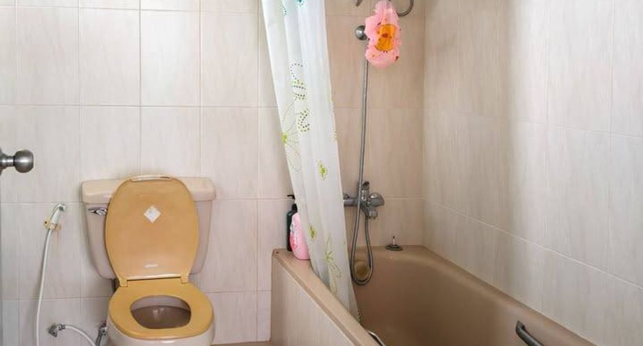 For sale 2 ベッドルーム condo in Bang Lamung, Chonburi