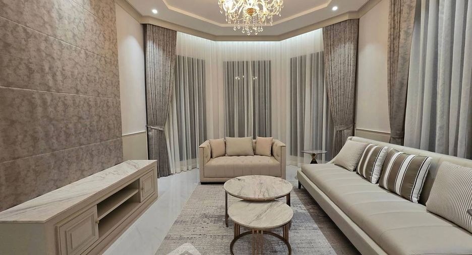 For sale 4 bedrooms house in Bang Kapi, Bangkok