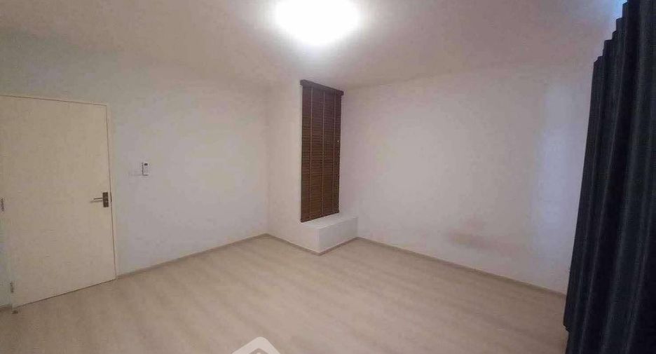 Haus zur Miete mit 3 Zimmer in Bang Phli, Samut Prakan