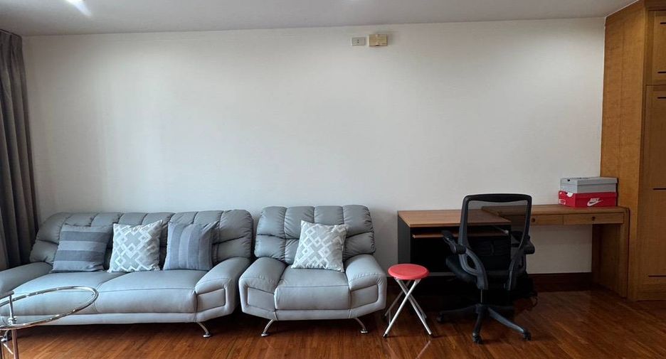 For rent and for sale 1 bed condo in Watthana, Bangkok
