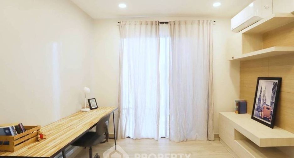 For sale 3 bedrooms townhouse in Phra Khanong, Bangkok