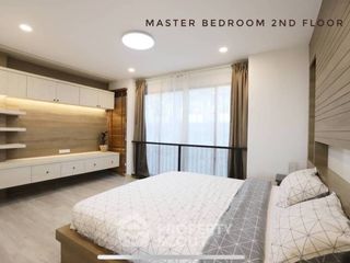 For sale 3 bedrooms townhouse in Phra Khanong, Bangkok