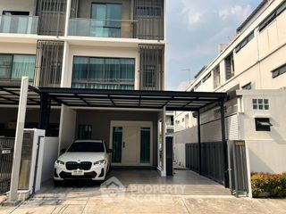For sale 3 bedrooms townhouse in Lat Phrao, Bangkok