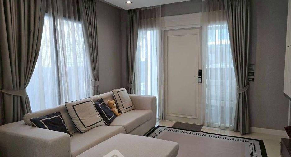 For sale 3 bedrooms townhouse in Lat Phrao, Bangkok