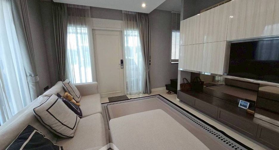 For sale 3 bedrooms townhouse in Lat Phrao, Bangkok